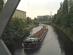 Der Kanal an der Birkbuschstraße in Berlin-Lichterfelde