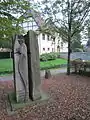 Holzskulptur „Verfall“