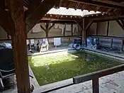 Innenansicht mit Ausstellung