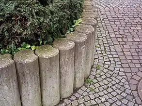 Betonpalisade mit Hohlkehle