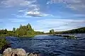Beaukaforsen-Stromschnellen unterhalb Råstrand mit Steindamm von 1954 für die Flößerei