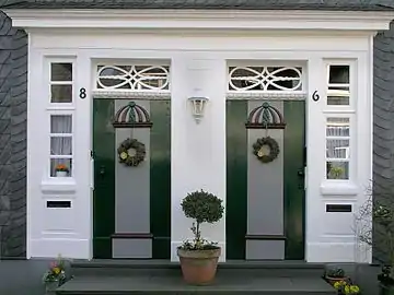 HaustürenBeyenburger Furt 6–8
