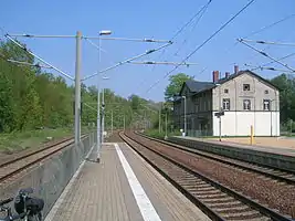 Empfangsgebäude auf der Normalspurseite, Blick in Richtung Dresden
