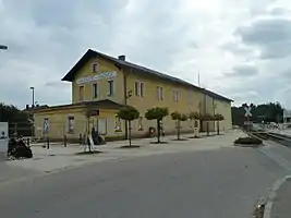 Empfangsgebäude von der Straßenseite