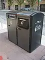 Solarbetriebener Abfalleimer Big Belly Solar mit integrierter Müllpresse