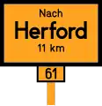Bild d 2Ortstafel (Rückseite) – Beispieltafel von 1934, Richtung Herford (Entfernung: 11 km), darunter die Fernverkehrsstraßen­nummern