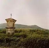 Die Pollauer Berge mit der Ruine  Děvičky