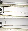 Mit Angelschnur und Nagel ausgeführter Bimini-Twist-Knoten, oben 20 darunter 10 Drehungen mit 20 Rückwicklungen