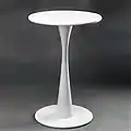 Stehtisch aus glas­faser­verstärktem Kunst­stoff (GFK bzw. „Fiberglas“)