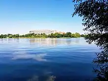 Blick über den Großen Dutzendteich zur Kongresshalle