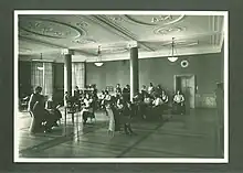 Blick in die Aula des neu erbauten Hochalpinen Töchterinstituts Fetan im Jahre 1916