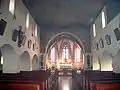 Blick in die Kirche zum freskengeschmückten Chor hin