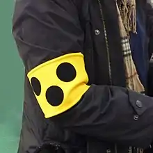 Armbinde zum Anzeigen einer Sehbehinderung.