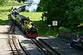 Die Northern Rock bei der Einfahrt in den Bahnhof Irton Road von Eskdale kommend