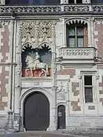 Flamboyant-Dekor am Flügel Louis' XII. (1498–1503) von Schloss Blois an der Loire