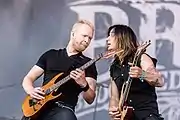 Die Gitarristen Antti Nenonen und Jarkko Tiilikainen