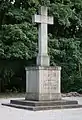 Kreuz in der Mitte des Platzes