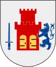 Roter gestufter Zinnenturm mit geschlossenem goldenem Tor den ein goldbewehrter blauer Löwe hält (Bohuslän)