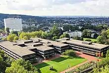 Neubau des Bundeskanzleramts von 1976, bis 1999 Sitz und 1999–2001 zweiter Dienstsitz des Bundeskanzleramts