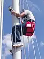 Moderner Bootsmannstuhl am Mast einer Yacht