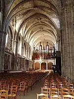 Schiff zur Orgel