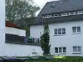 Haus der Siedlung Bornheimer Hang mit Dachterrasse und Spitzgiebeldach in der Pestalozzi Straße