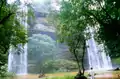 Boti Falls, Ghana-Eastern Region, bei Niedrigwasser, hier sind Tos­becken und die Auskolkung gut zu erkennen