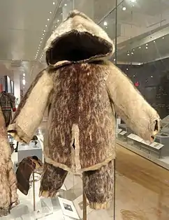 Knabenparka und -hose aus Seehundfell, Nunavimiut(1910–1914)
