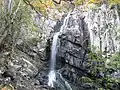 Der Wasserfall im Herbst