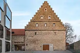 Hauptzollamt (2007)und Ebracher Hof (1431/1575), mit Ausbau zur Stadtbücherei (2004–2007)