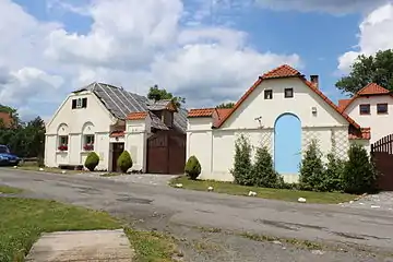 Denkmalgeschütztes Gehöft Bratrinice Nr. 10