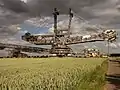 Bagger 260 quert im Juni 2004 die BAB 61 zwischen Bedburg und Bergheim