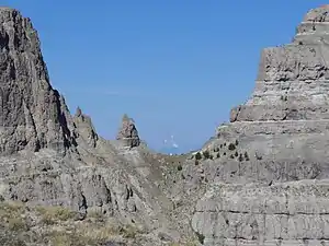 Erste Scharte zwischen Breccia Peak und Buffalo Fork Peak, Mount Moran im Hintergrund.