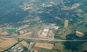 Auto­bahn­dreieck Stuhr – waagerecht die A 1,von oben die A 28