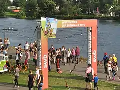 Zugang zum Festival­gelände am Oster­deich aus Richtung Altenwall / Tiefer, Breminale 2015