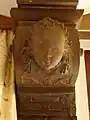 Säulenkapitell mit Frauenkopf