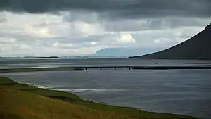 Die Brücke über den Kolgrafafjörður