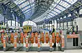 Bahnsteigsperren in der Halle