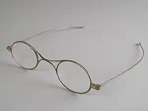 Stangen- oder Damenbrille, Steckbügelvariante oh. Mittelscharnier