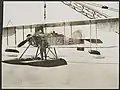 Das Short Admiralty Type 166 Seeflugzeug mit der gleichen Tragflächenkonstruktion wie der Short-Bomber; die überstehenden oberen Tragflächen wurden durch ein V-Strebenpaar stabilisiert.