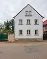 Wohnhaus und Toreinfahrt eines Bauernhofs