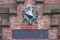 Halbbüste über Eingangsportal: Bronzerelief von Otto von Bismarck
