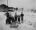 Blick Richtung Winterborn (Hintergrund rechts: das alte Trafohäuschen der Elektrizitätsgenossenschaft Malzhagen und dahinter der Schornstein der ehemaligen Papierfabrik in Winterborn),  1955