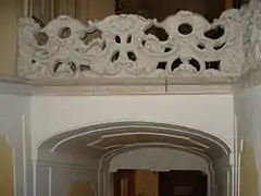 Das überaus reichhaltige Steingeländer
