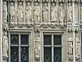 Skulpturen am linken Flügel, Vergrößerung
