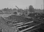 Tunnelschacht mit Holzkonstruktion der Schachtabstützung.