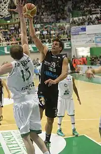 Cerella Mai 2013 im Trikot von Varese