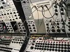 Frühester analog sequencers im Buchla 100 (Knopfreihe unten)