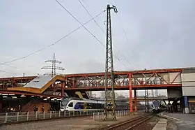 Bahnsteige mit Überführung (2017)