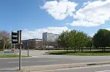 Buddinge 2012 am großen Kreisverkehr mit dem Buddinge Centret (Einkaufszentrum) im Hintergrund
